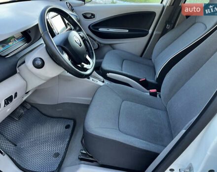 Белый Рено Зое, объемом двигателя 0 л и пробегом 123 тыс. км за 6850 $, фото 15 на Automoto.ua