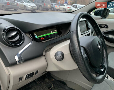 Белый Рено Зое, объемом двигателя 0 л и пробегом 64 тыс. км за 7600 $, фото 25 на Automoto.ua