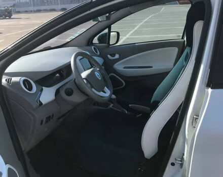 Белый Рено Зое, объемом двигателя 0 л и пробегом 68 тыс. км за 8500 $, фото 10 на Automoto.ua