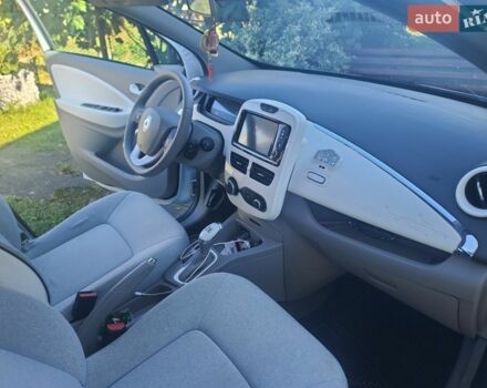Белый Рено Зое, объемом двигателя 0 л и пробегом 151 тыс. км за 6700 $, фото 6 на Automoto.ua
