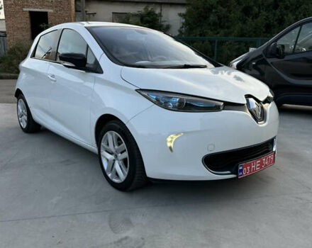 Белый Рено Зое, объемом двигателя 0 л и пробегом 75 тыс. км за 6700 $, фото 2 на Automoto.ua