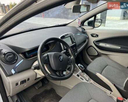 Белый Рено Зое, объемом двигателя 0 л и пробегом 137 тыс. км за 6350 $, фото 16 на Automoto.ua