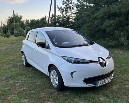 Белый Рено Зое, объемом двигателя 0 л и пробегом 123 тыс. км за 5300 $, фото 1 на Automoto.ua