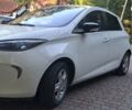Белый Рено Зое, объемом двигателя 0 л и пробегом 96 тыс. км за 5800 $, фото 7 на Automoto.ua