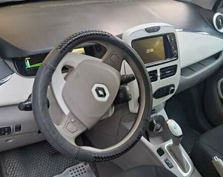 Белый Рено Зое, объемом двигателя 0 л и пробегом 96 тыс. км за 5800 $, фото 5 на Automoto.ua