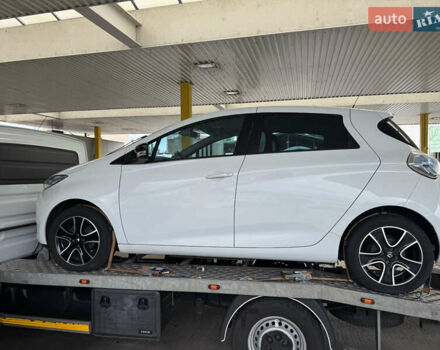 Белый Рено Зое, объемом двигателя 0 л и пробегом 80 тыс. км за 4399 $, фото 5 на Automoto.ua