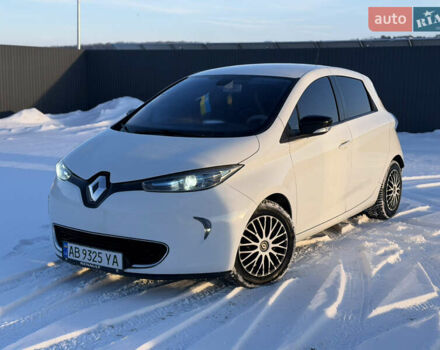 Белый Рено Зое, объемом двигателя 0 л и пробегом 168 тыс. км за 5500 $, фото 1 на Automoto.ua