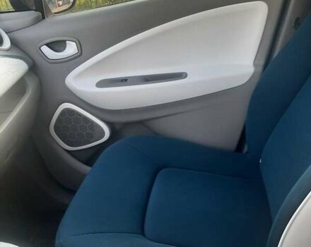 Белый Рено Зое, объемом двигателя 0 л и пробегом 177 тыс. км за 6350 $, фото 2 на Automoto.ua