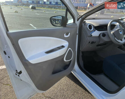 Білий Рено Зое, об'ємом двигуна 0 л та пробігом 115 тис. км за 6550 $, фото 45 на Automoto.ua