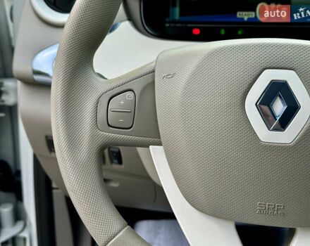 Белый Рено Зое, объемом двигателя 0 л и пробегом 110 тыс. км за 6950 $, фото 21 на Automoto.ua