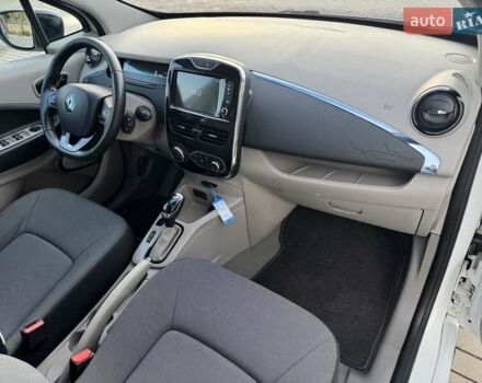 Белый Рено Зое, объемом двигателя 0 л и пробегом 167 тыс. км за 6599 $, фото 28 на Automoto.ua