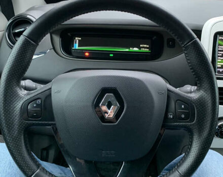 Белый Рено Зое, объемом двигателя 0 л и пробегом 64 тыс. км за 7600 $, фото 15 на Automoto.ua