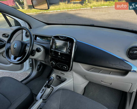 Белый Рено Зое, объемом двигателя 0 л и пробегом 123 тыс. км за 6850 $, фото 25 на Automoto.ua