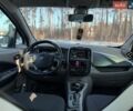 Белый Рено Зое, объемом двигателя 0 л и пробегом 94 тыс. км за 6400 $, фото 7 на Automoto.ua