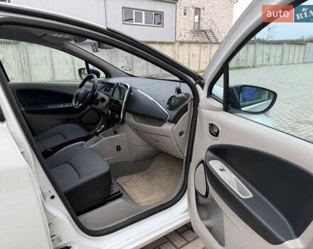 Білий Рено Зое, об'ємом двигуна 0 л та пробігом 154 тис. км за 6350 $, фото 27 на Automoto.ua