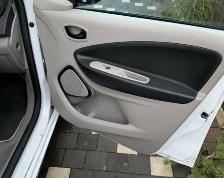 Білий Рено Зое, об'ємом двигуна 0 л та пробігом 68 тис. км за 5800 $, фото 11 на Automoto.ua