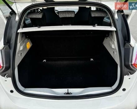 Белый Рено Зое, объемом двигателя 0 л и пробегом 99 тыс. км за 6700 $, фото 29 на Automoto.ua