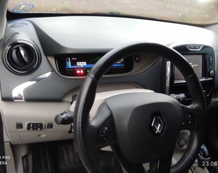 Белый Рено Зое, объемом двигателя 0 л и пробегом 99 тыс. км за 6800 $, фото 9 на Automoto.ua