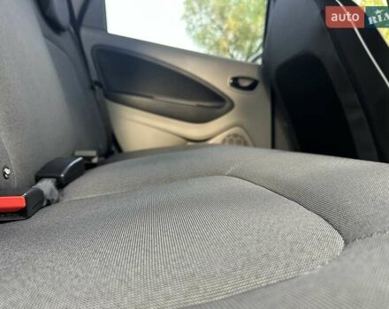 Белый Рено Зое, объемом двигателя 0 л и пробегом 132 тыс. км за 5950 $, фото 17 на Automoto.ua