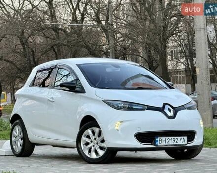 Белый Рено Зое, объемом двигателя 0 л и пробегом 147 тыс. км за 5999 $, фото 30 на Automoto.ua