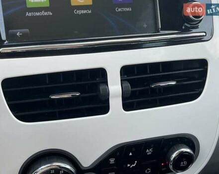 Белый Рено Зое, объемом двигателя 0 л и пробегом 195 тыс. км за 6999 $, фото 39 на Automoto.ua