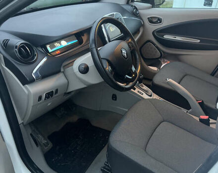 Белый Рено Зое, объемом двигателя 0 л и пробегом 90 тыс. км за 6950 $, фото 6 на Automoto.ua