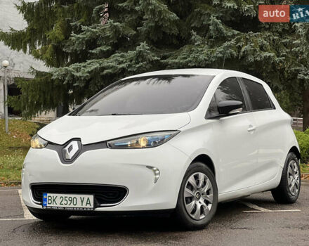 Белый Рено Зое, объемом двигателя 0 л и пробегом 82 тыс. км за 6900 $, фото 12 на Automoto.ua
