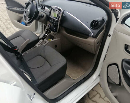Белый Рено Зое, объемом двигателя 0 л и пробегом 145 тыс. км за 8200 $, фото 21 на Automoto.ua
