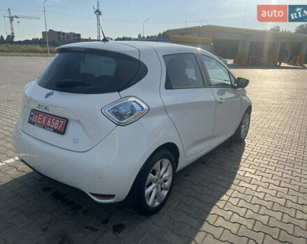 Белый Рено Зое, объемом двигателя 0 л и пробегом 62 тыс. км за 6999 $, фото 12 на Automoto.ua