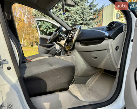 Білий Рено Зое, об'ємом двигуна 0 л та пробігом 68 тис. км за 6976 $, фото 17 на Automoto.ua