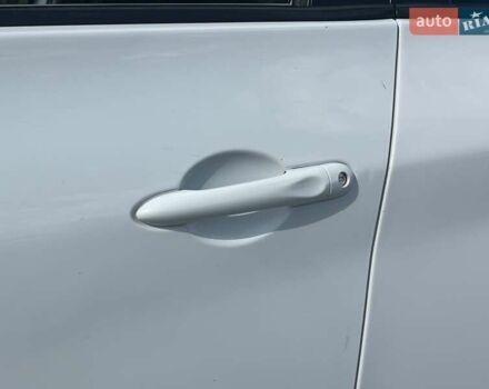 Белый Рено Зое, объемом двигателя 0 л и пробегом 195 тыс. км за 5999 $, фото 9 на Automoto.ua