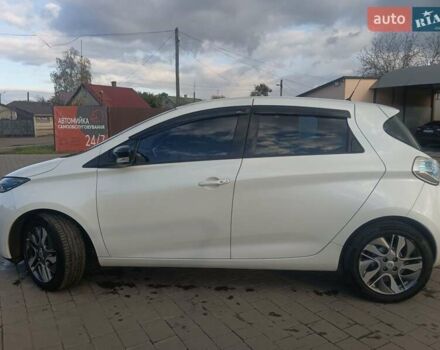 Белый Рено Зое, объемом двигателя 0 л и пробегом 94 тыс. км за 8250 $, фото 7 на Automoto.ua