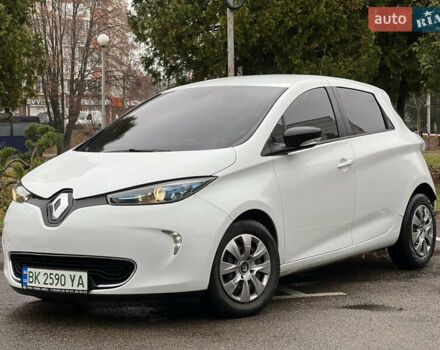 Белый Рено Зое, объемом двигателя 0 л и пробегом 82 тыс. км за 6900 $, фото 2 на Automoto.ua