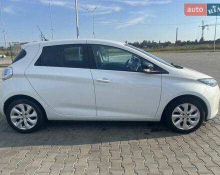 Белый Рено Зое, объемом двигателя 0 л и пробегом 62 тыс. км за 6999 $, фото 5 на Automoto.ua