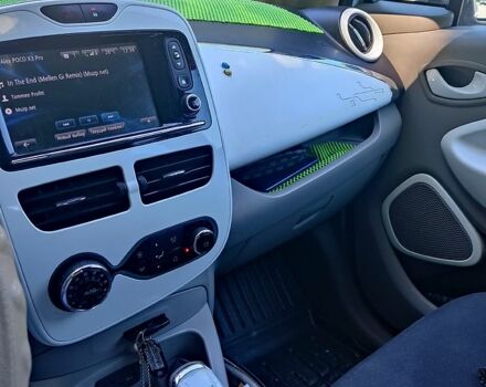 Белый Рено Зое, объемом двигателя 85 л и пробегом 34 тыс. км за 6850 $, фото 2 на Automoto.ua
