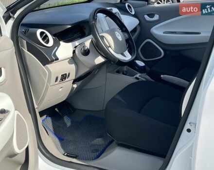 Белый Рено Зое, объемом двигателя 0 л и пробегом 195 тыс. км за 6999 $, фото 24 на Automoto.ua