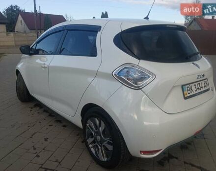 Белый Рено Зое, объемом двигателя 0 л и пробегом 94 тыс. км за 8250 $, фото 2 на Automoto.ua