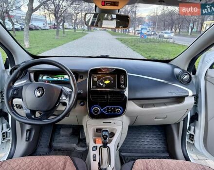 Белый Рено Зое, объемом двигателя 0 л и пробегом 147 тыс. км за 5999 $, фото 43 на Automoto.ua