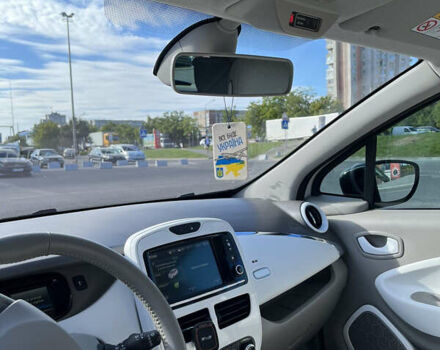 Белый Рено Зое, объемом двигателя 0 л и пробегом 61 тыс. км за 7900 $, фото 8 на Automoto.ua