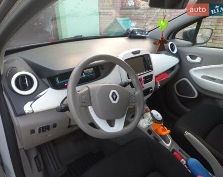Белый Рено Зое, объемом двигателя 0 л и пробегом 107 тыс. км за 6000 $, фото 7 на Automoto.ua