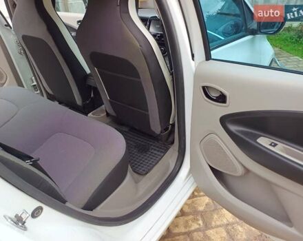 Белый Рено Зое, объемом двигателя 0 л и пробегом 231 тыс. км за 5900 $, фото 21 на Automoto.ua
