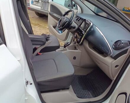 Белый Рено Зое, объемом двигателя 0 л и пробегом 231 тыс. км за 5900 $, фото 23 на Automoto.ua