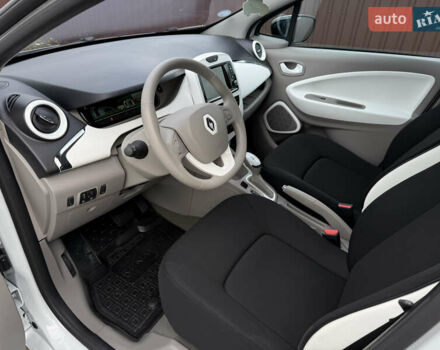 Белый Рено Зое, объемом двигателя 0 л и пробегом 32 тыс. км за 6600 $, фото 14 на Automoto.ua