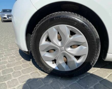 Белый Рено Зое, объемом двигателя 0 л и пробегом 91 тыс. км за 6480 $, фото 13 на Automoto.ua