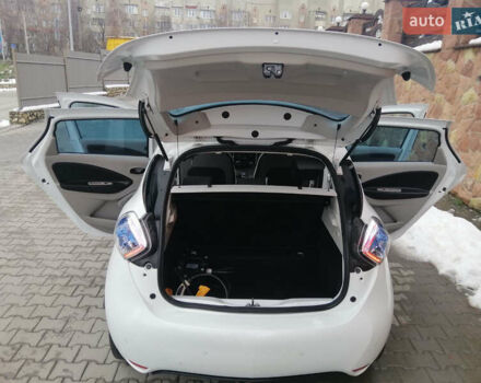 Белый Рено Зое, объемом двигателя 0 л и пробегом 145 тыс. км за 8200 $, фото 10 на Automoto.ua