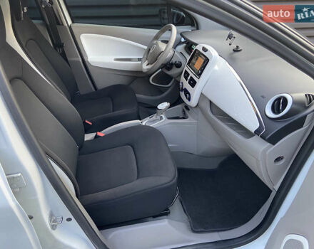 Білий Рено Зое, об'ємом двигуна 0 л та пробігом 98 тис. км за 6999 $, фото 14 на Automoto.ua