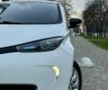 Белый Рено Зое, объемом двигателя 0 л и пробегом 147 тыс. км за 5999 $, фото 24 на Automoto.ua