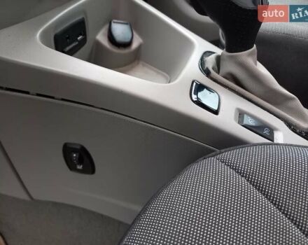 Белый Рено Зое, объемом двигателя 0 л и пробегом 110 тыс. км за 7000 $, фото 8 на Automoto.ua