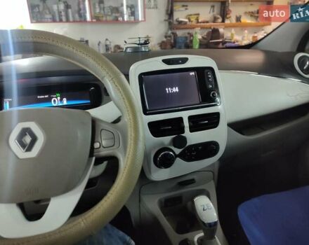 Белый Рено Зое, объемом двигателя 0 л и пробегом 364 тыс. км за 5600 $, фото 3 на Automoto.ua