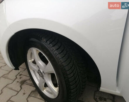 Белый Рено Зое, объемом двигателя 0 л и пробегом 145 тыс. км за 8200 $, фото 12 на Automoto.ua